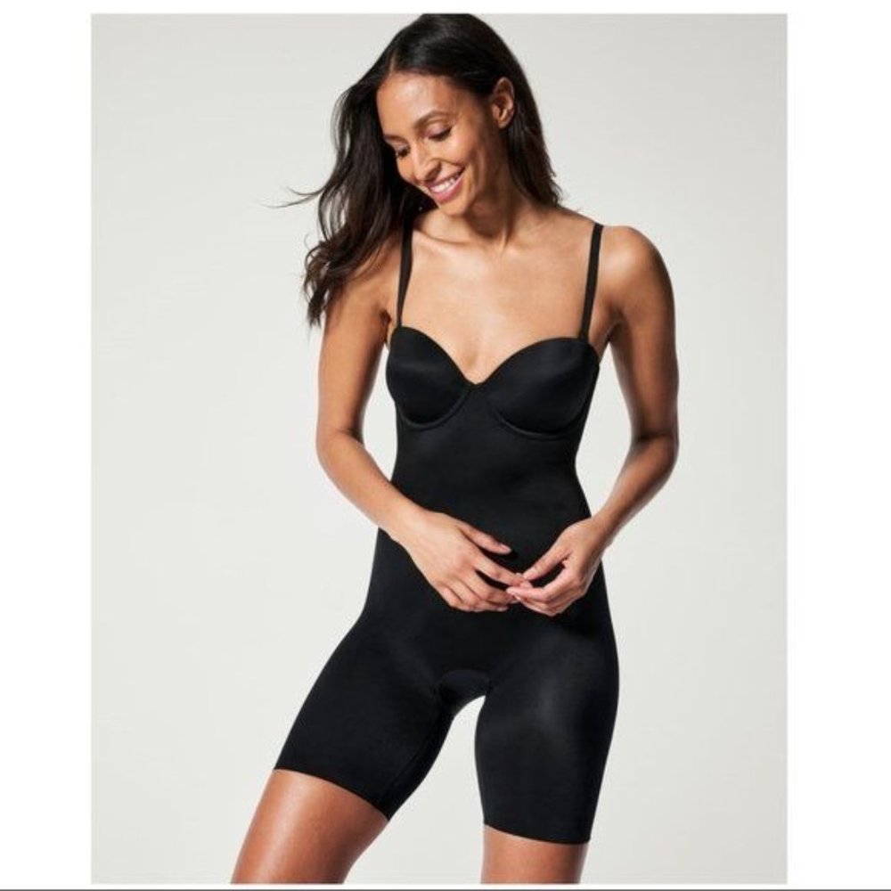 SPANX Suit Your Fancy Strapless Cupped Mid-Thigh Bodysuit - M